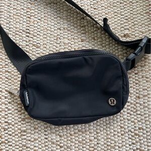 Lululemon Everywhere Belt Bag 1L